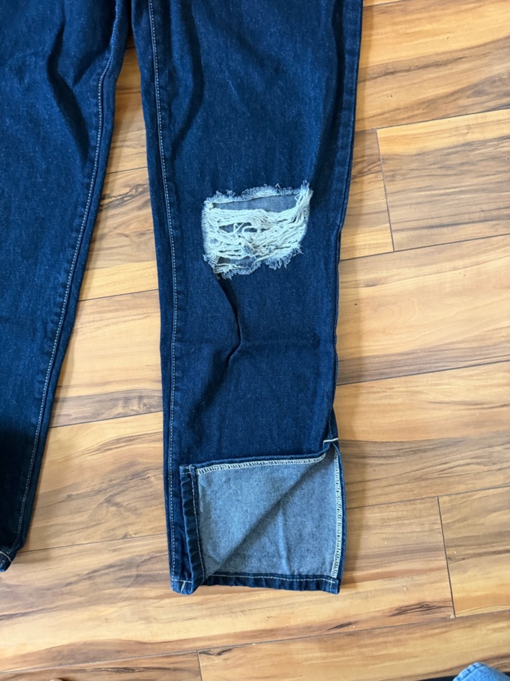 Boohoo x Madison Beef Dark Wash split hem Jeans with rip knee - Picture 2 of 9